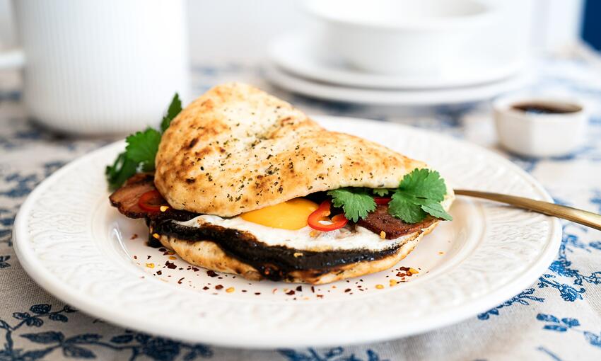 breakfast naan with garlic ektchup 