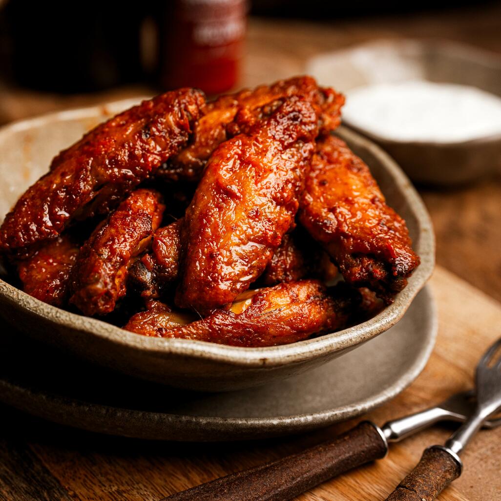 hot wings in bowl 