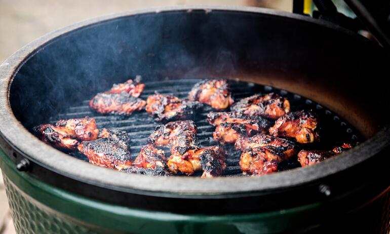 korean chicken wings on grill 