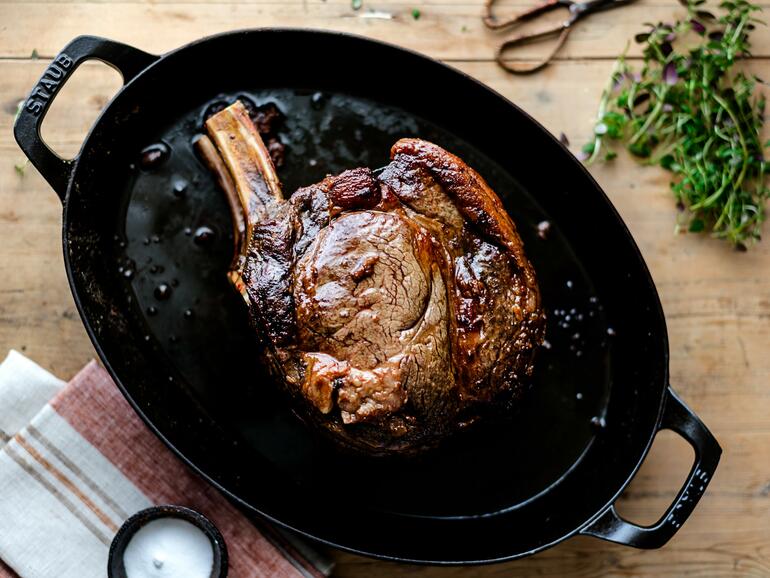 beef forerib cooked on pan 