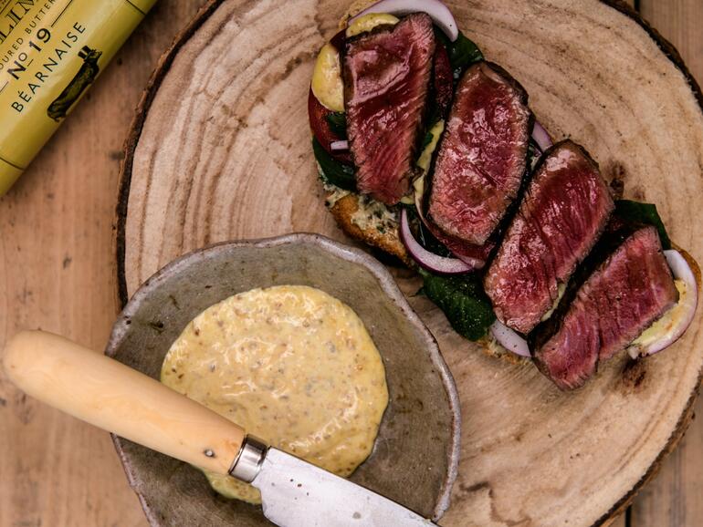 steak sandwich with béarnaise butter cooked