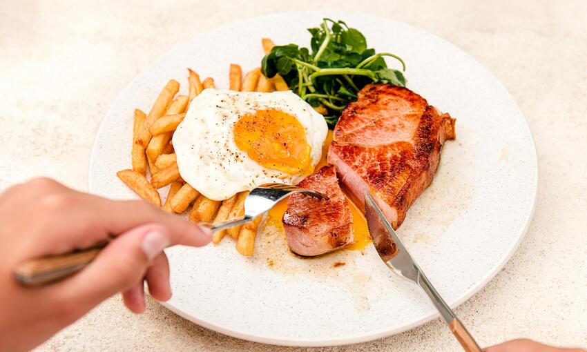 cooked gammon steak, fried egg & chips