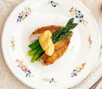 cooked chicken breast with English asparagus & lemon hollandaise