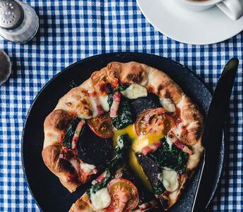 cooked english breakfast pizza