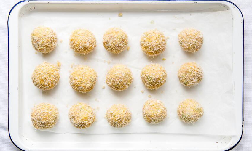 croquettes on baking tray 