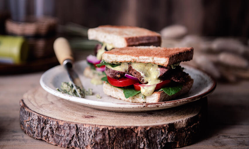 steak sandwich with béarnaise butter cooked