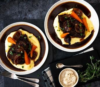 braising steak in rich onion gravy 