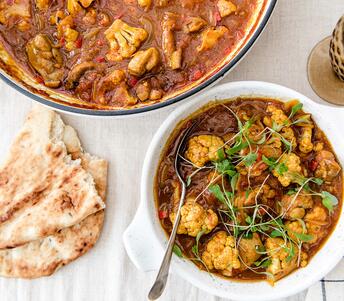 Chicken with cauliflower bhuna