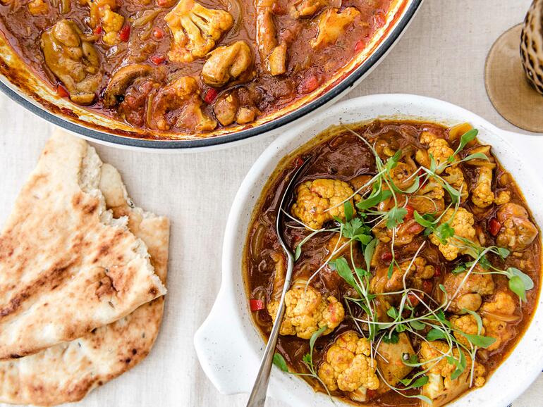 Chicken with cauliflower bhuna