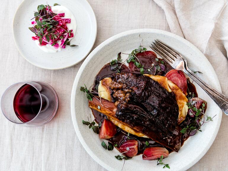 cooked beef short ribs with beetroot and red wine 