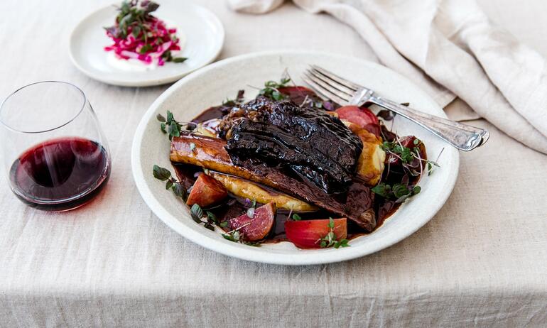 cooked short ribs of beef 