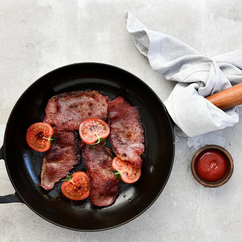 bacon cooked in pan 