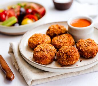 cooked chicken popcorn with marinated tomatoes dip