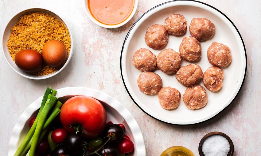 chicken nuggets cooked with marinated tomatoes' korean dip 