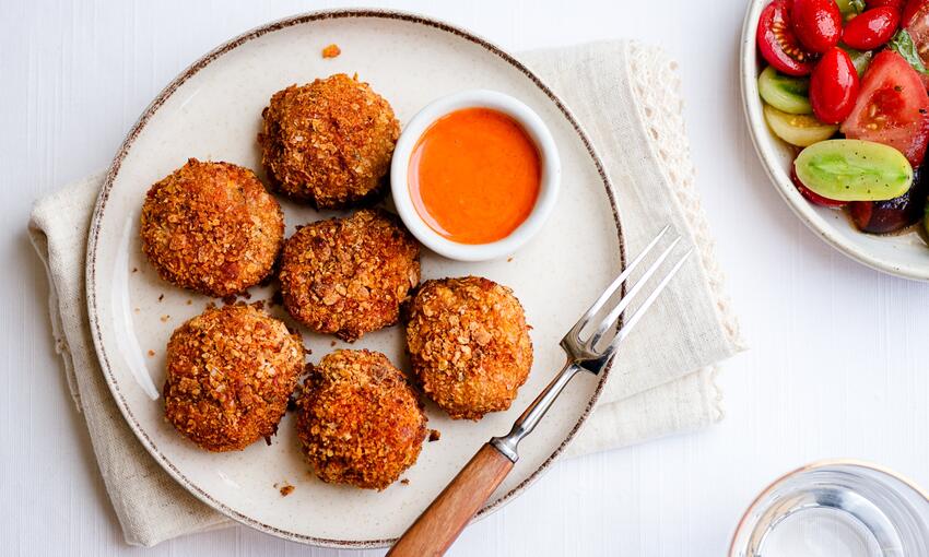 chicken popcorn prepared with a tomatoes' korean dip 